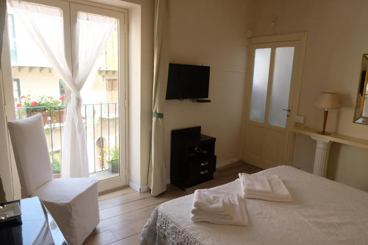 Hotel Marianna à Isnello 0*,